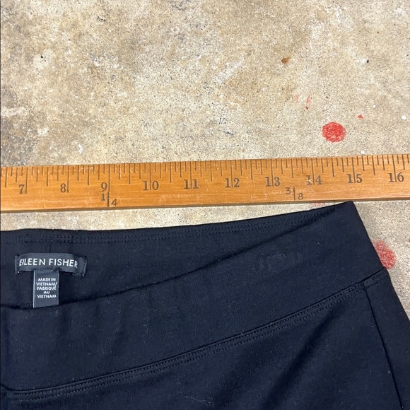 Eileen Fisher Cropped Black pants
Size: Medium - Picture 5 of 7